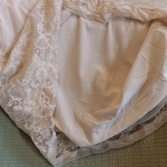 Vintage Vanity Fair Off-White Lace Full Slip. Made In USA. - Picture 12 of 16